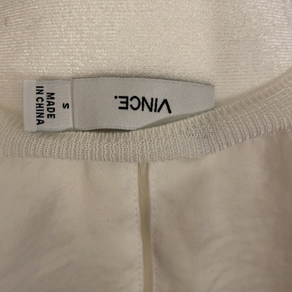 VINCE CAMUTO WHITE BLOUSE WITH BLACK STITCHING • SIZE SMALL • SILK/POLYESTER - Picture 5 of 5
